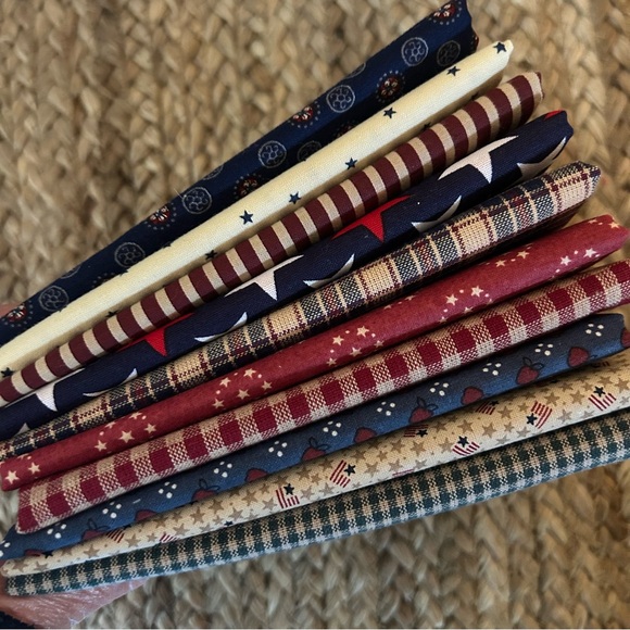 NWOT - Ten Patriotic Flat Quarters-Mix of Cotton and Homespun Material - Picture 3 of 4